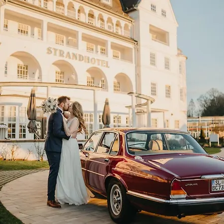 Strandhotel Отель Глюксбург
