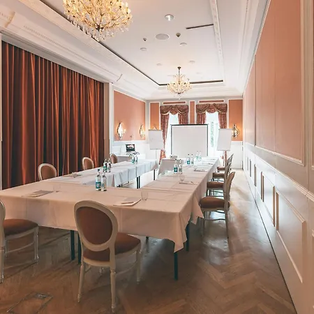 Strandhotel Отель 4*