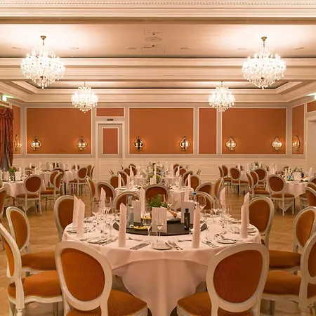 ホテル Strandhotel 4*