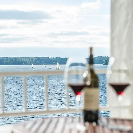 格吕克斯堡斯滕德酒店 4*