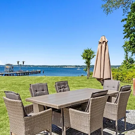 格吕克斯堡斯滕德酒店 4*