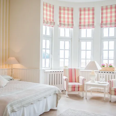 Strandhotel Отель 4*