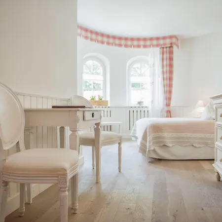Strandhotel Отель Глюксбург