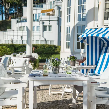 Strandhotel Отель Глюксбург